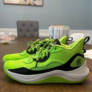 Kids Under Armour Curry Basketball Sneakers Size 5.5